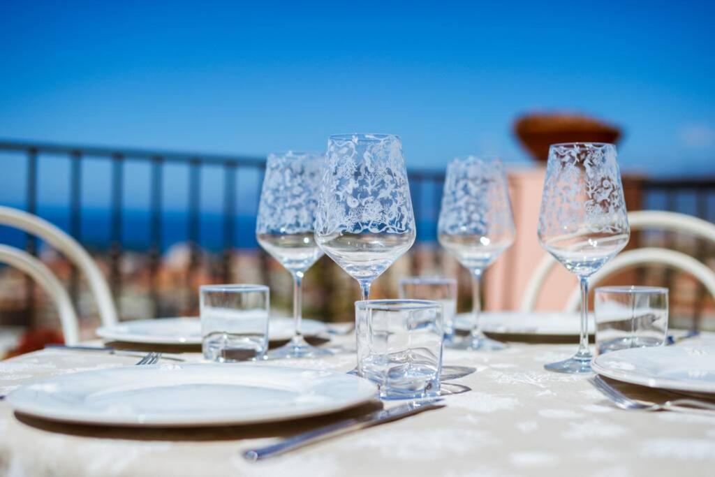 Casa Del Subacqueo. Amazing Terrace With Sea View. Wi-Fi Apartman Bordighera Kültér fotó